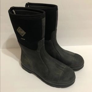 Muck boots men 11/11.5 women 12/12.5